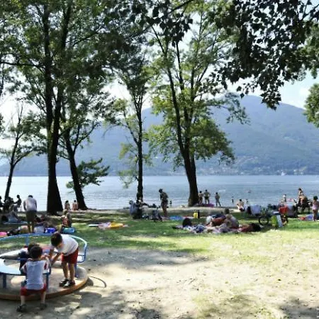 Sleeps 2 Pool Air Con Appartement Maccagno
