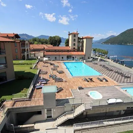 Sleeps 2 Pool Air Con Appartement Maccagno