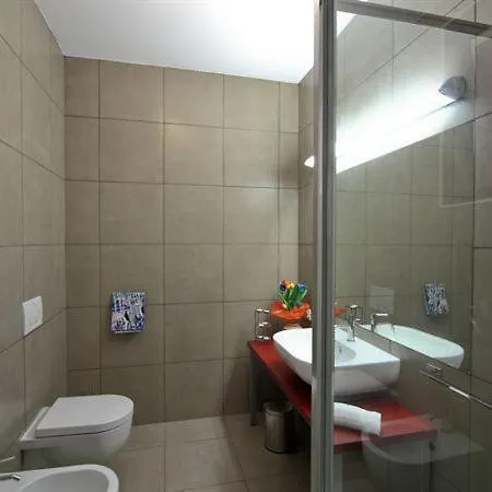 Sleeps 2 Pool Air Con *